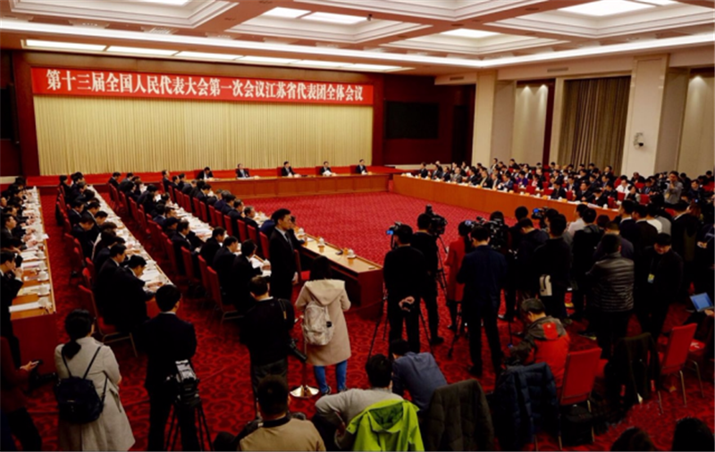 肖伟代表在审议政府工作报告时作交流发言：创新动能，勇开新局，推进新时代国药高质量发展